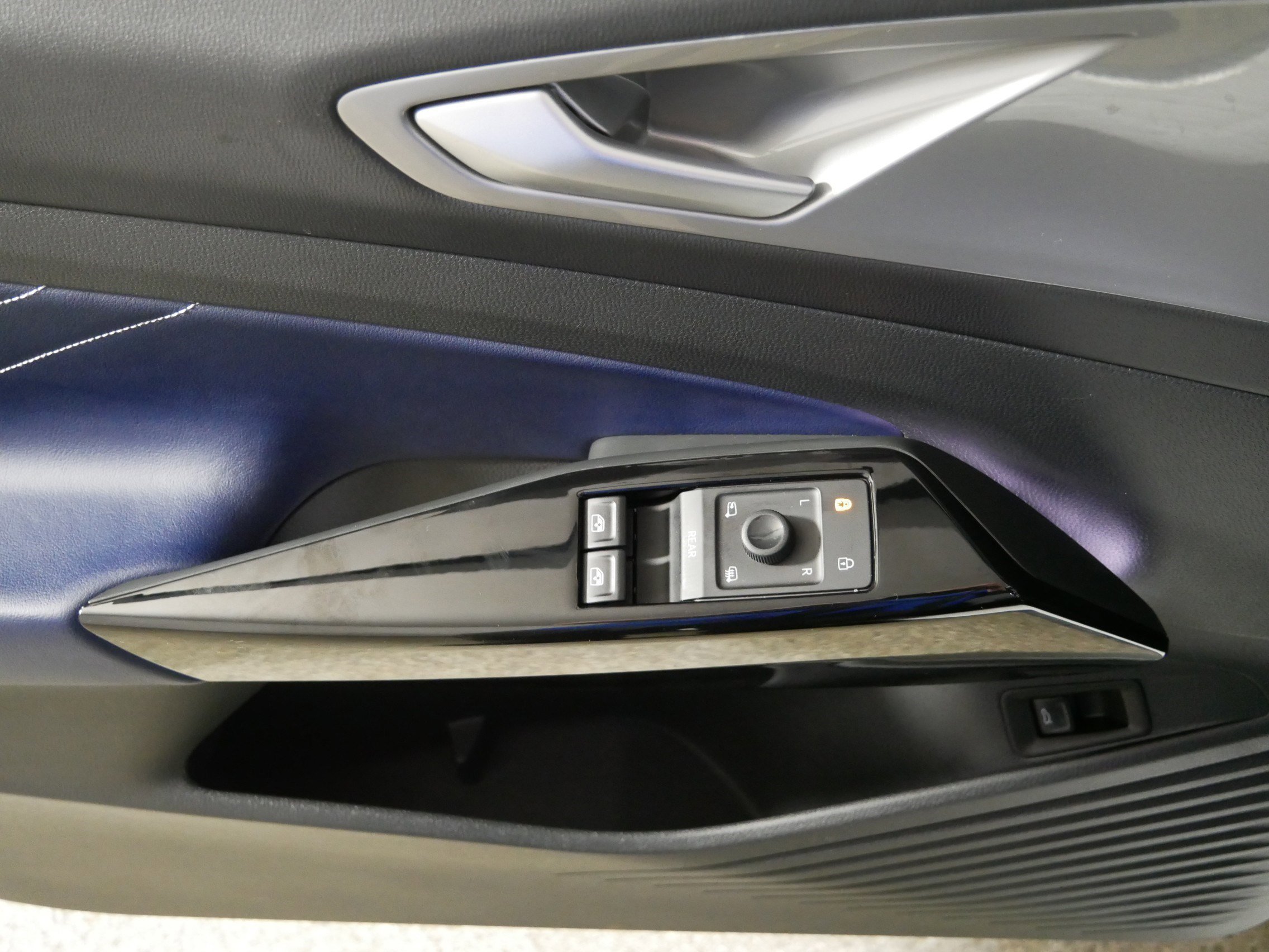 Certified 2025 Volkswagen ID.4 Pro S Plus image 19