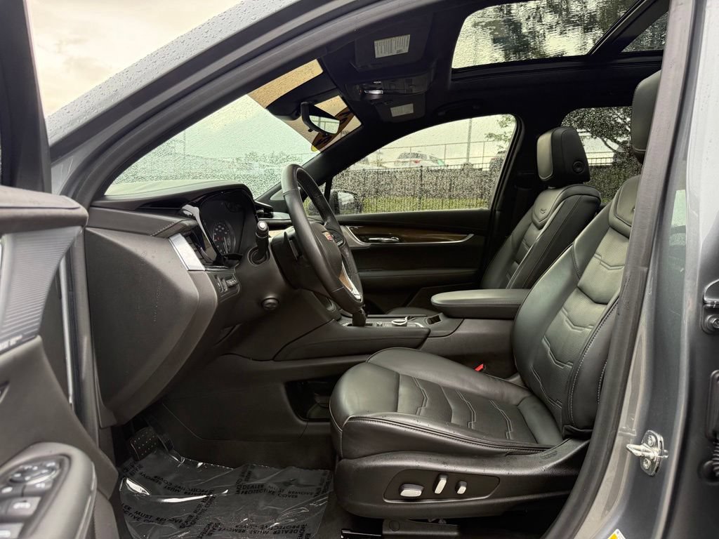Used 2021 Cadillac XT6 Premium Luxury w/ Platinum Package AWD/4WD image 23