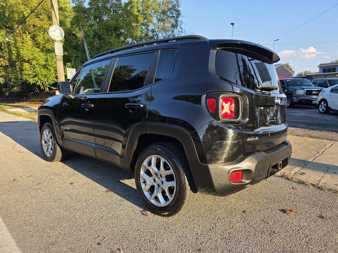 Used 2015 Jeep Renegade Latitude w/ Cold Weather Group AWD/4WD image 3