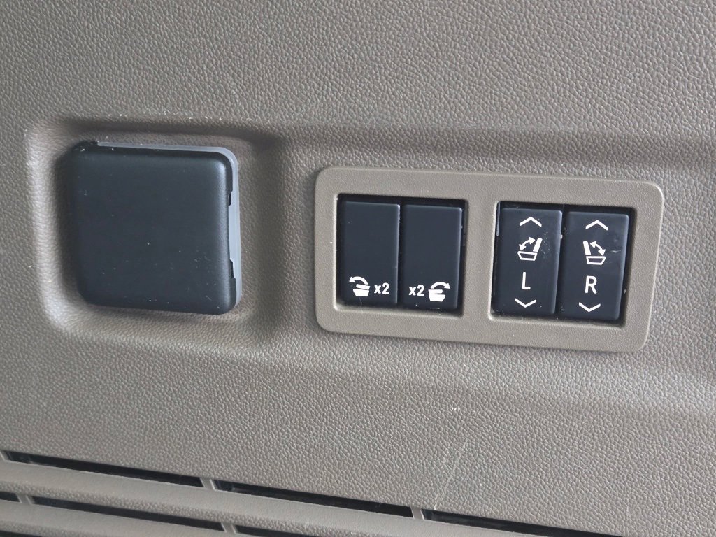 Used 2022 GMC Yukon XL Denali image 34