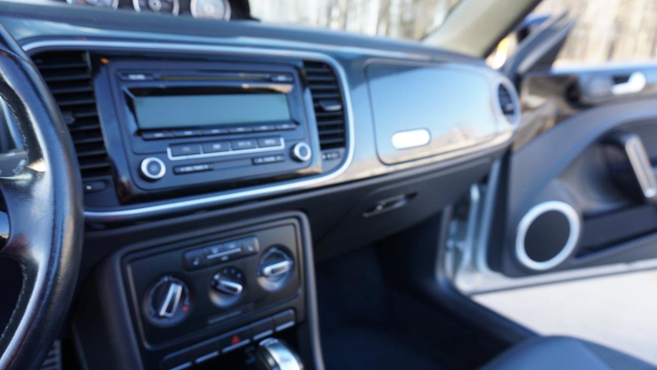 Used 2013 Volkswagen Beetle 2.0T image 24