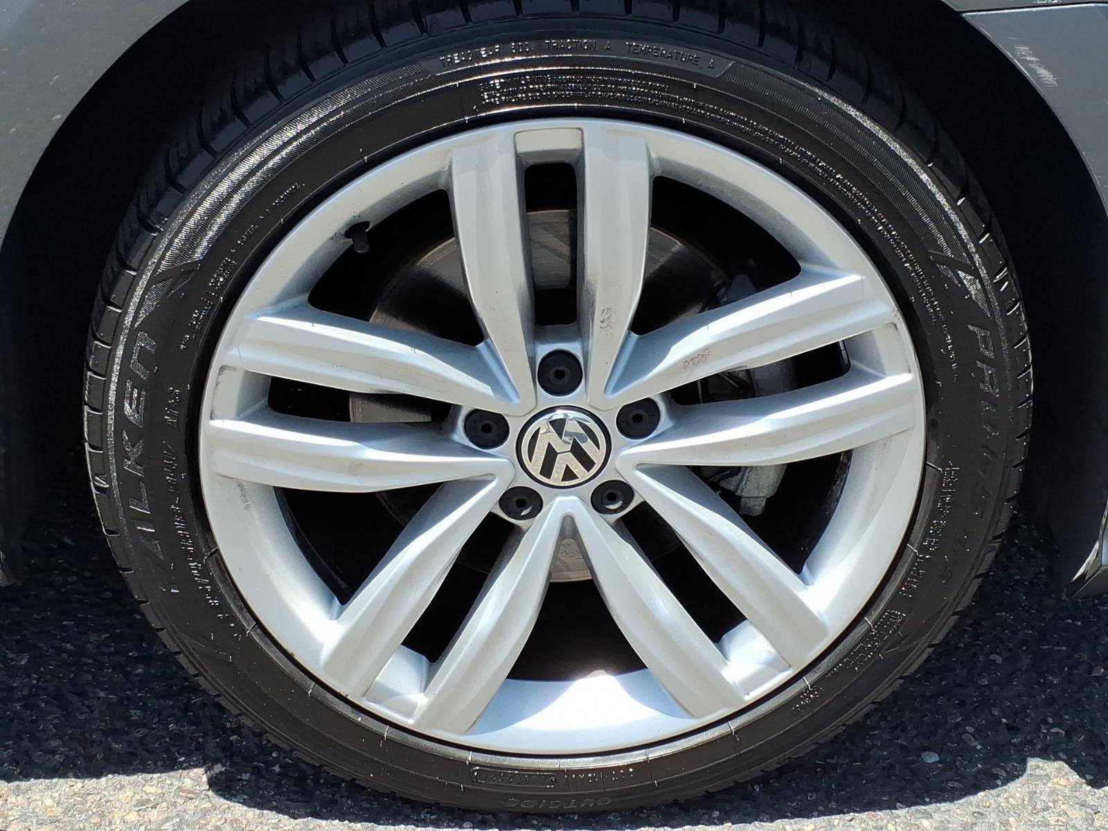 Used 2018 Volkswagen Passat 2.0T SE FWD image 9