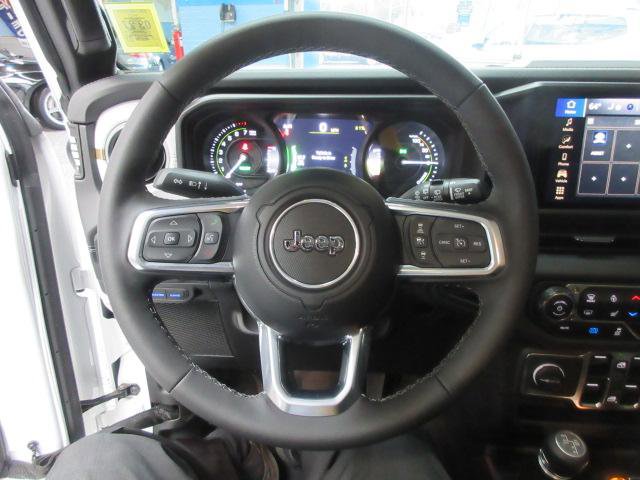 Used 2025 Jeep Wrangler Sahara image 16