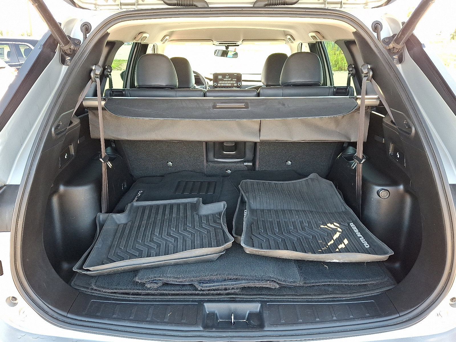 Used 2023 Mitsubishi Outlander SE image 28