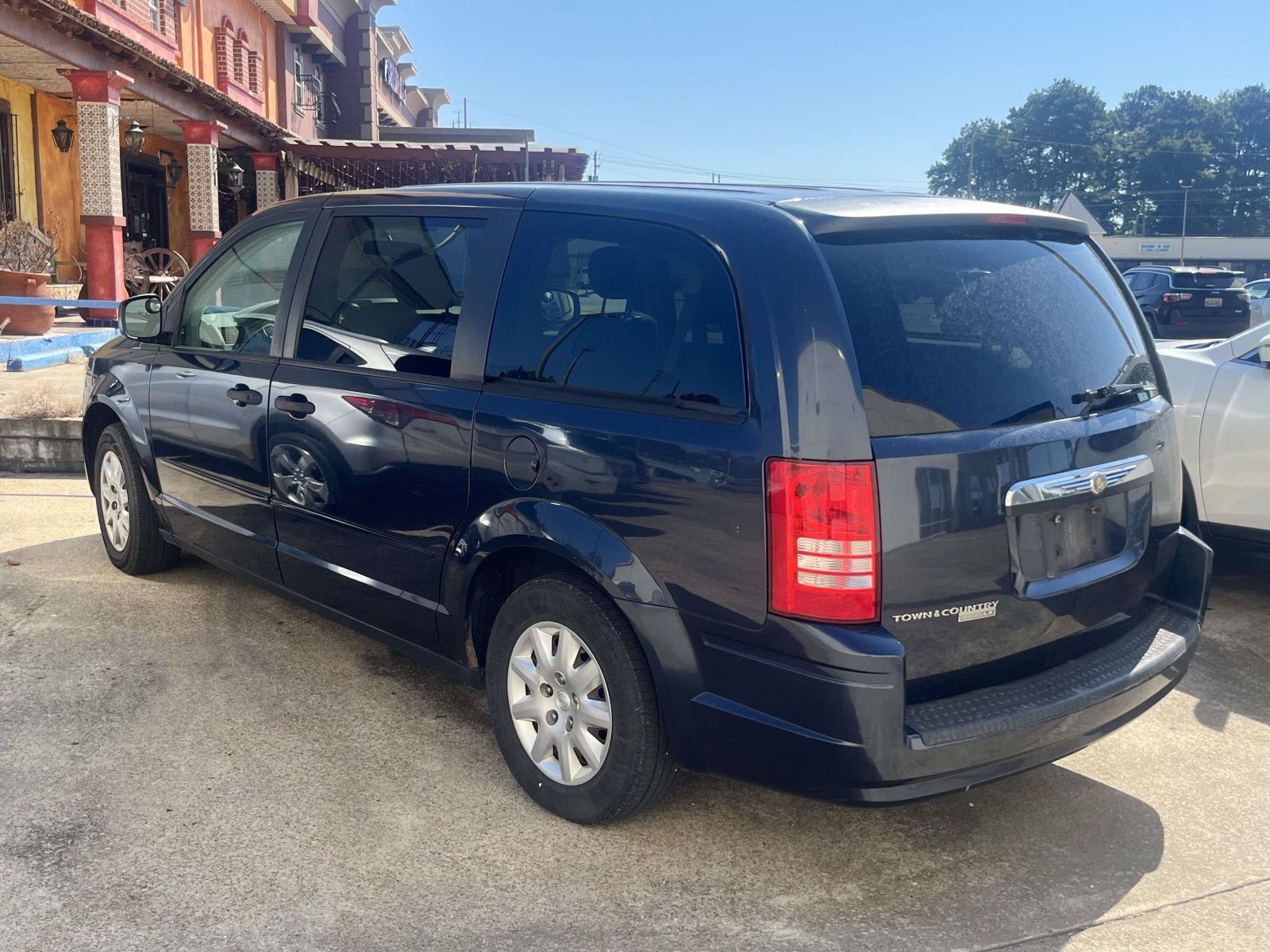Used 2008 Chrysler Town & Country LX FWD image 3