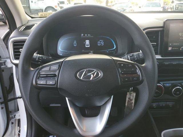 Used 2023 Hyundai Venue SE image 18