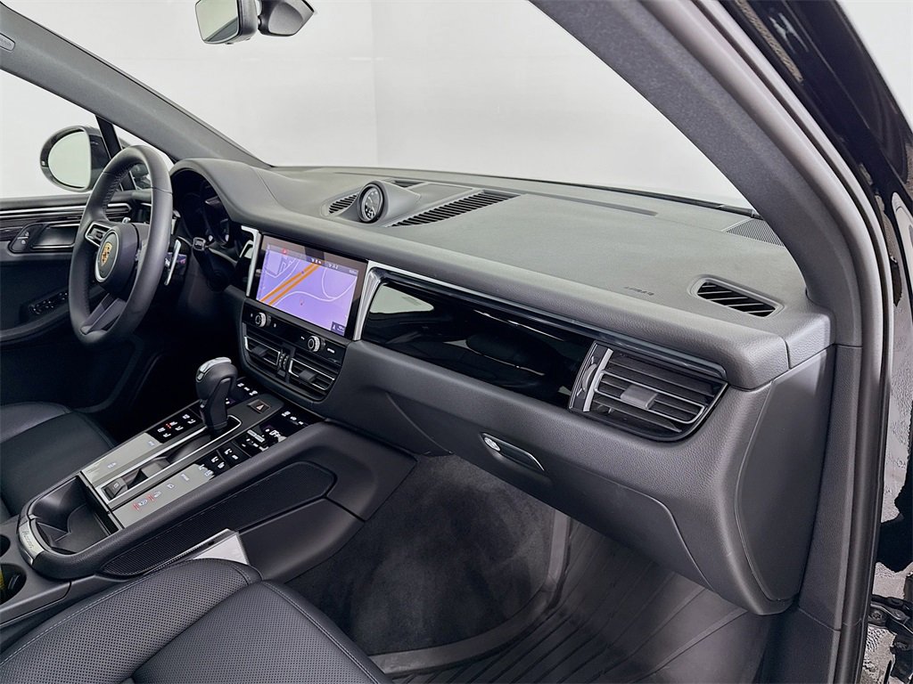 Used 2024 Porsche Macan image 30