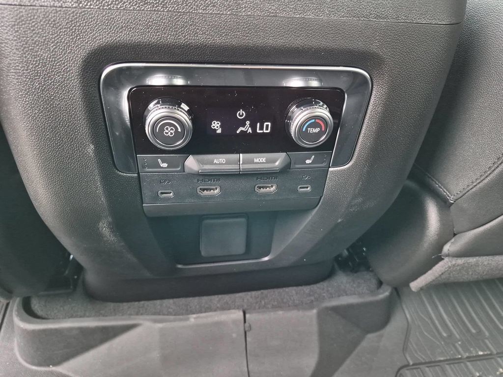 New 2026 GMC Yukon Elevation w/ Elevation Premium Package AWD/4WD image 17