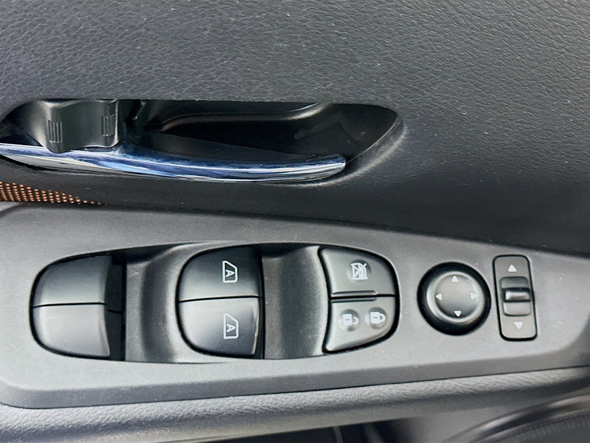 Used 2024 Nissan Kicks SR image 15