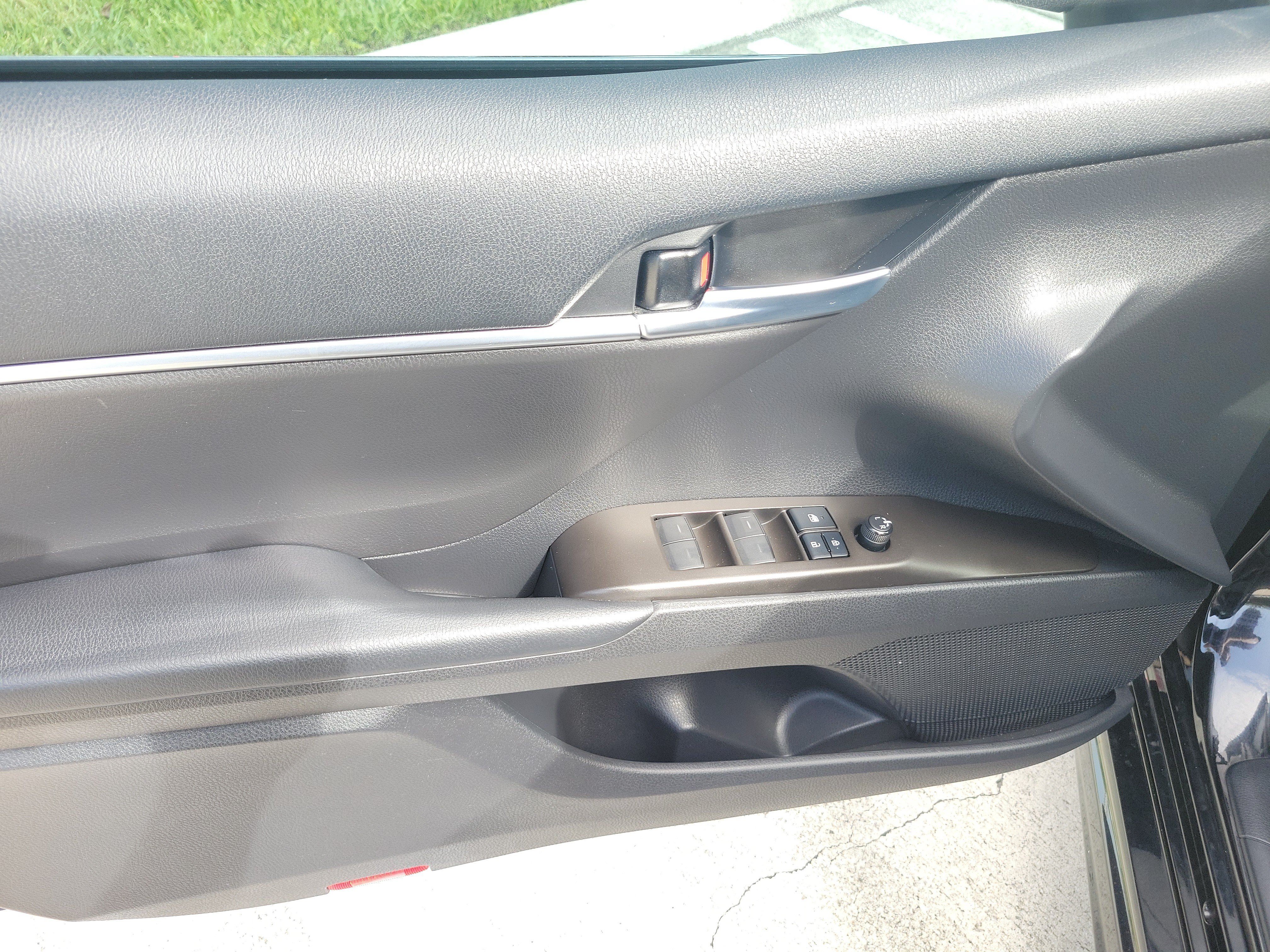 Used 2022 Toyota Camry SE FWD image 20