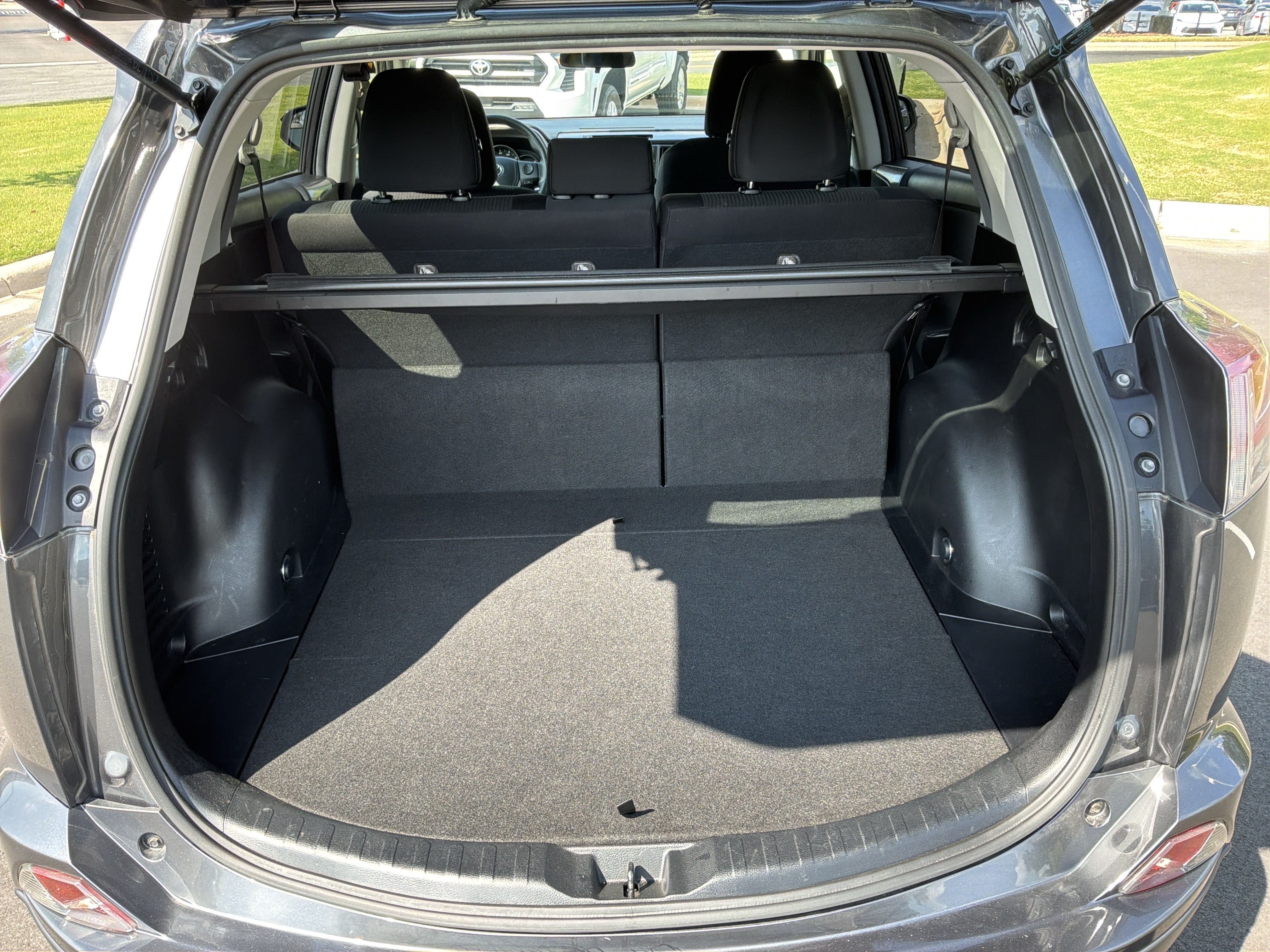Used 2016 Toyota RAV4 LE AWD/4WD image 32