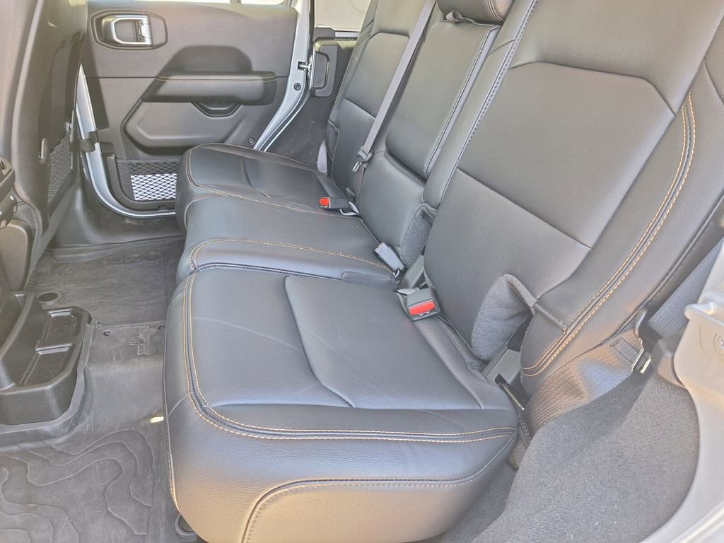 Used 2024 Jeep Wrangler Sahara image 21