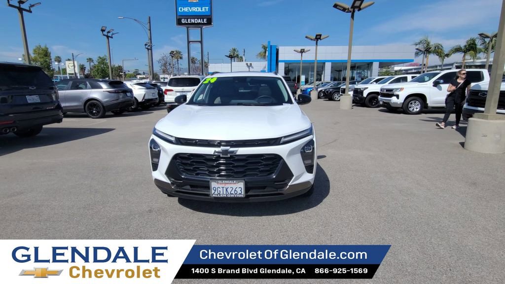 Used 2024 Chevrolet Trax ACTIV w/ Sunroof Package image 3