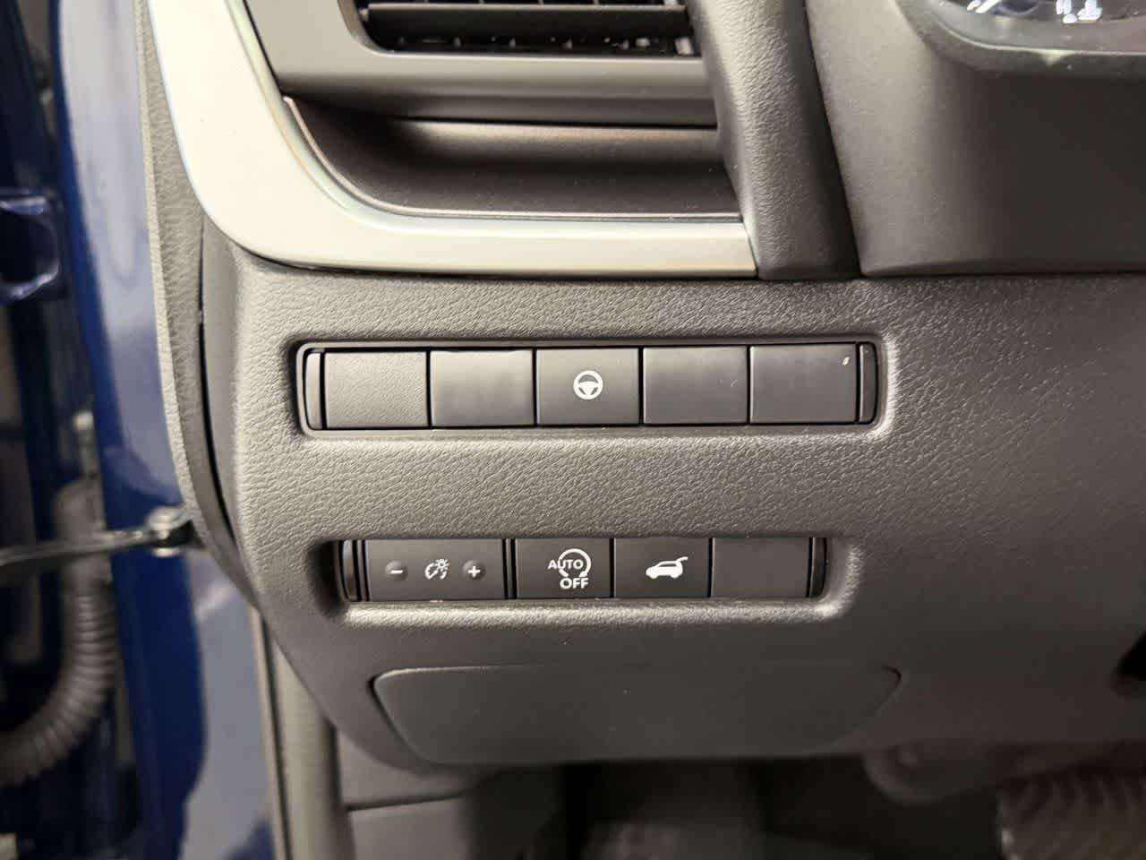 Used 2024 Nissan Rogue SV image 15