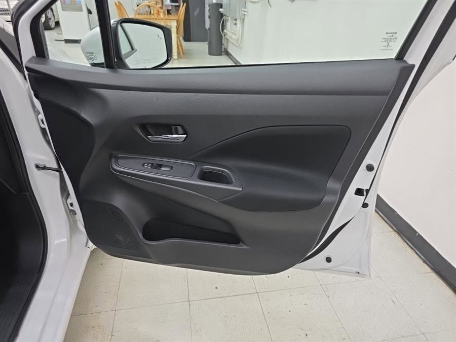 Used 2021 Nissan Versa SV image 11