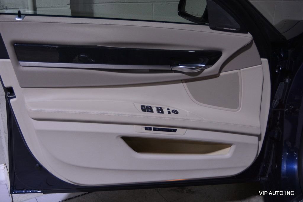 Used 2014 BMW 750Li xDrive image 7
