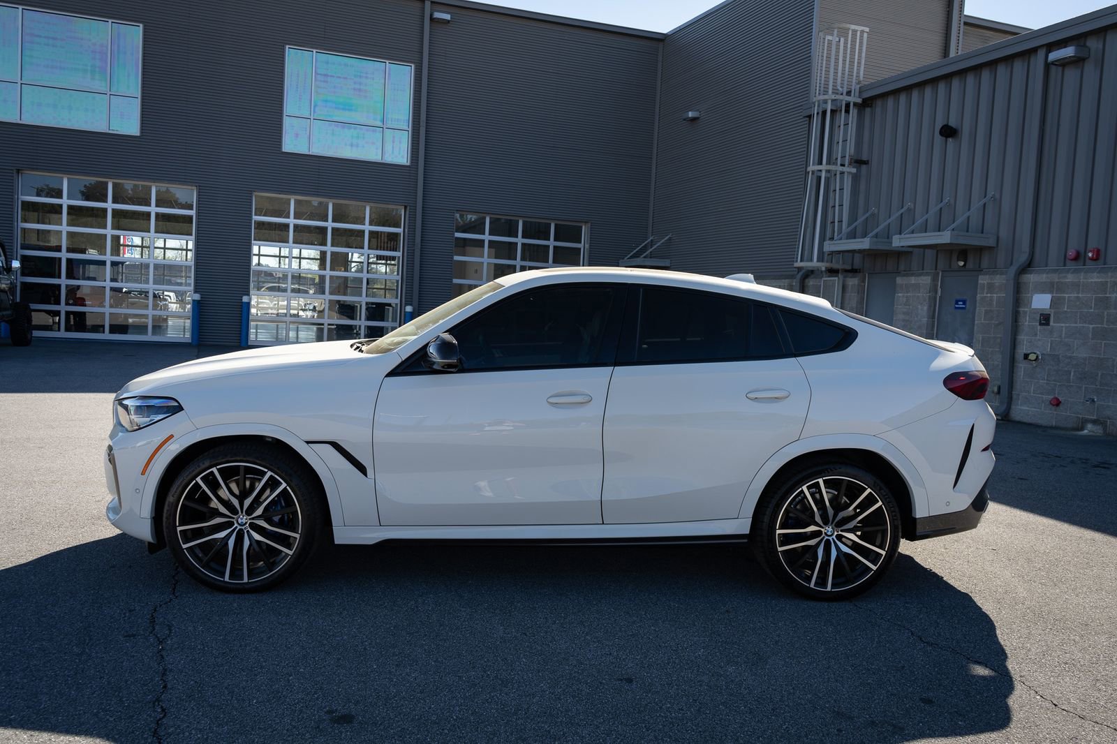 Used 2020 BMW X6 xDrive40i w/ M Sport Package image 5