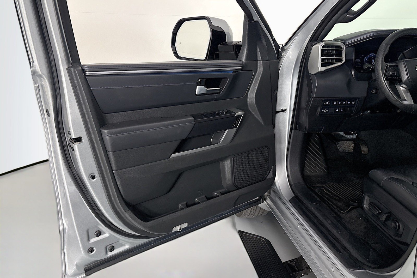 Used 2024 Toyota Tundra Platinum AWD/4WD image 22