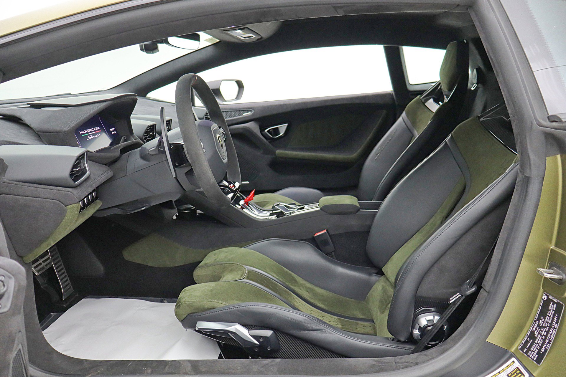 Used 2023 Lamborghini Huracan Sterrato image 42