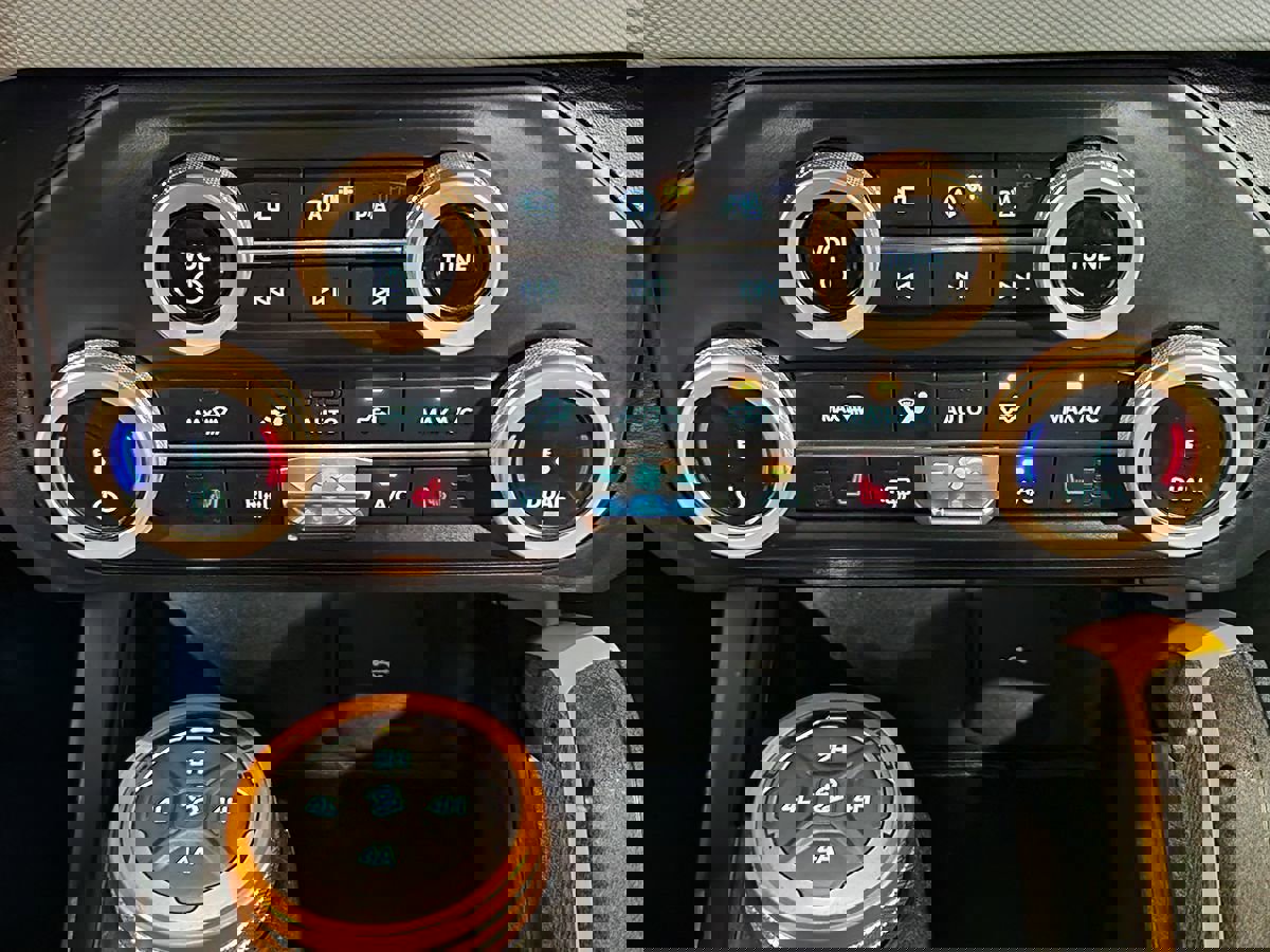 Used 2022 Ford Bronco Badlands w/ Sasquatch Package image 39