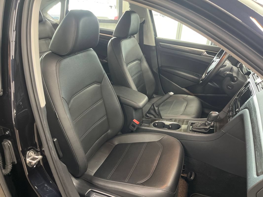 Used 2018 Volkswagen Passat 2.0T SE FWD image 38