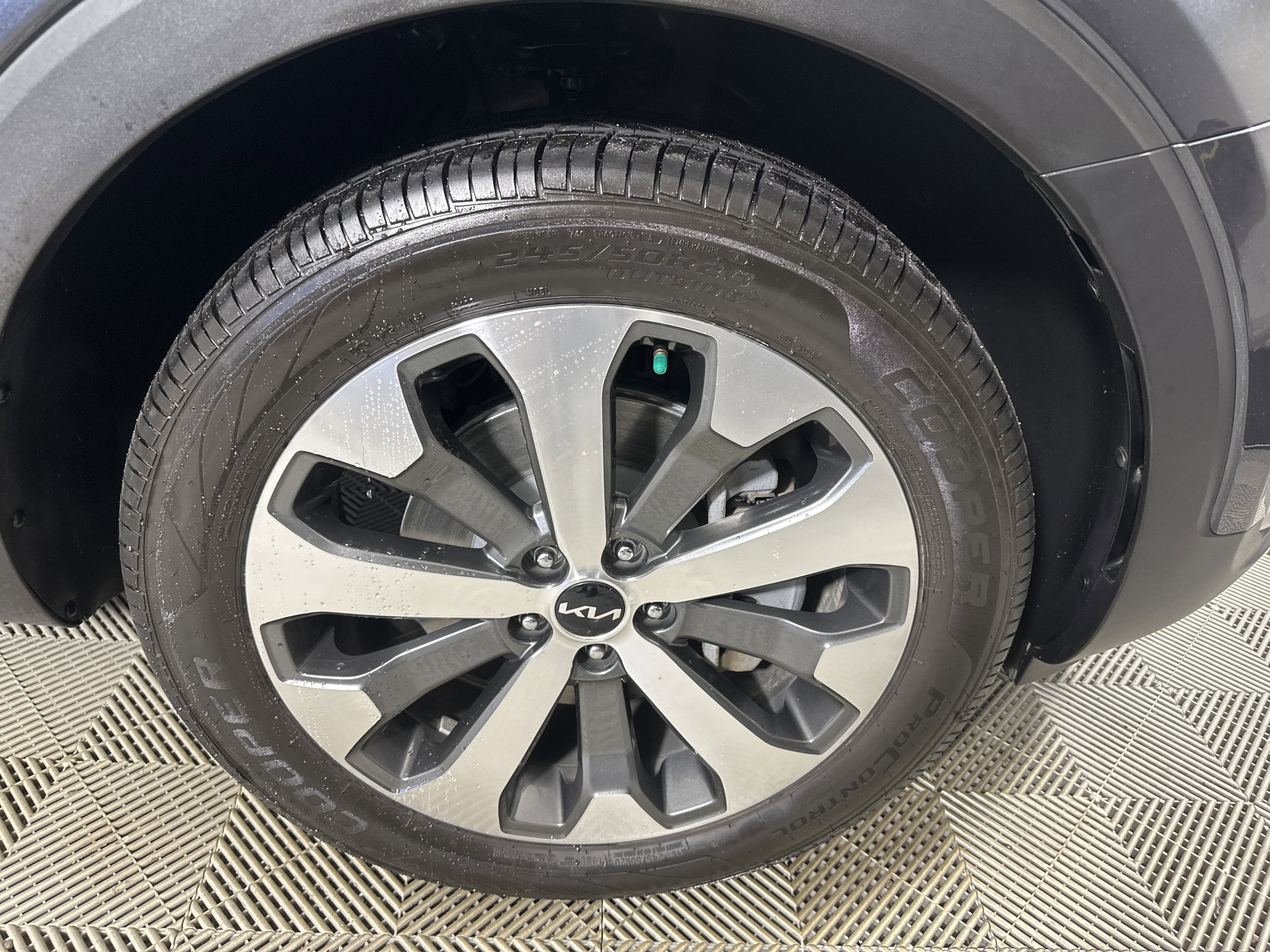 Used 2022 Kia Telluride EX w/ EX Premium Package image 28