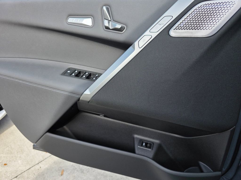New 2026 BMW iX xDrive60 w/ M Sport Package image 18