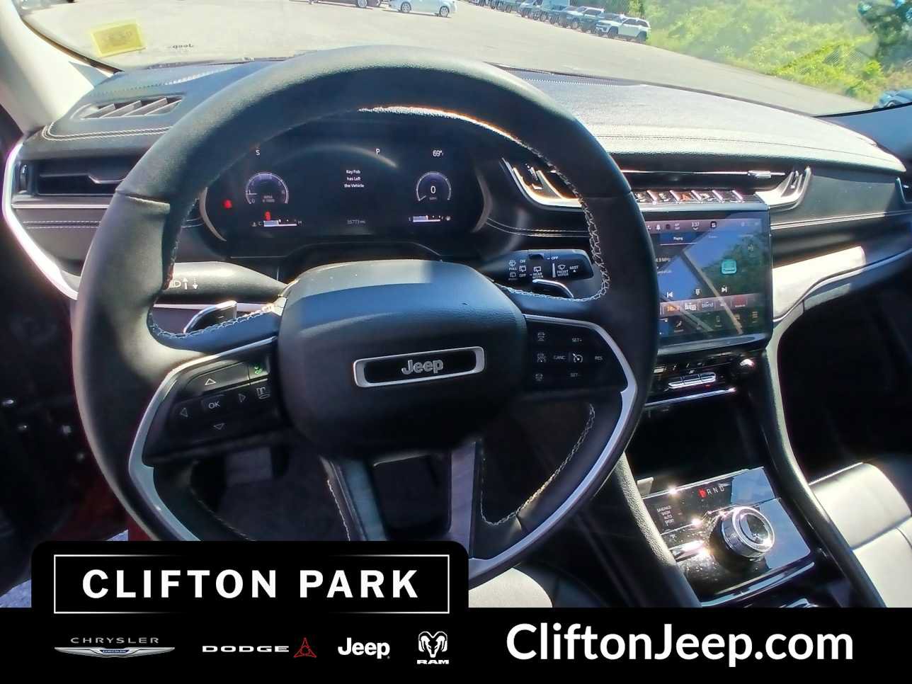 Certified 2023 Jeep Grand Cherokee Limited AWD/4WD image 11