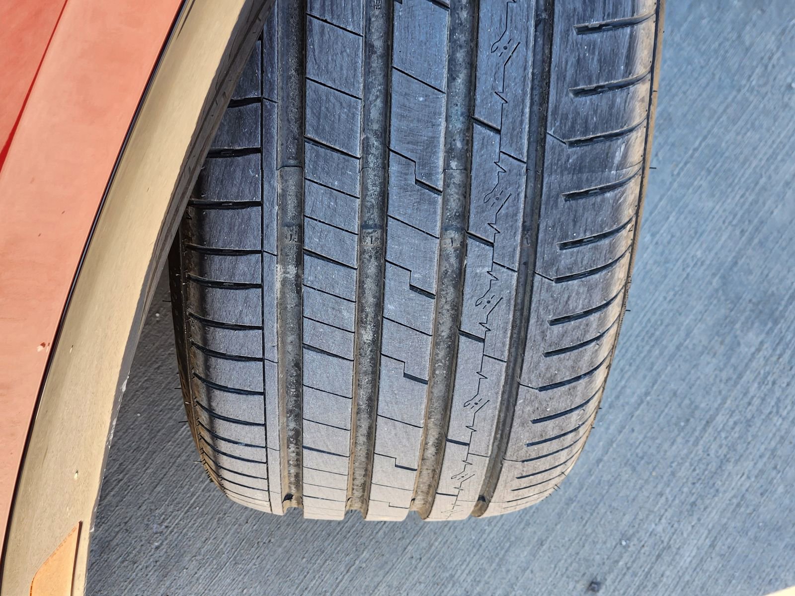 Used 2023 Buick Envision Essence w/ Sport Touring Package image 12