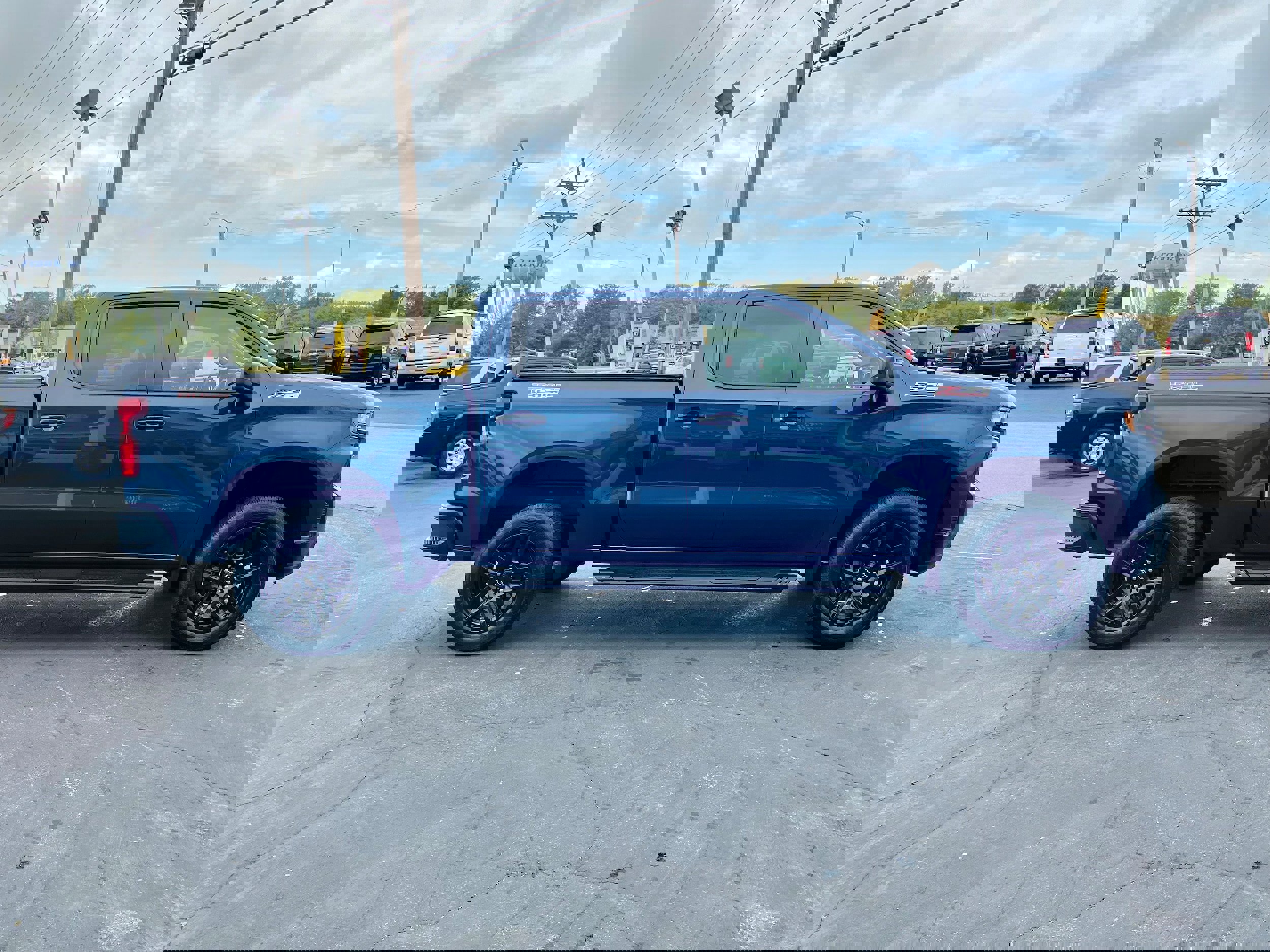 Used 2021 Chevrolet Silverado 1500 LT Trail Boss w/ Convenience Package II image 4