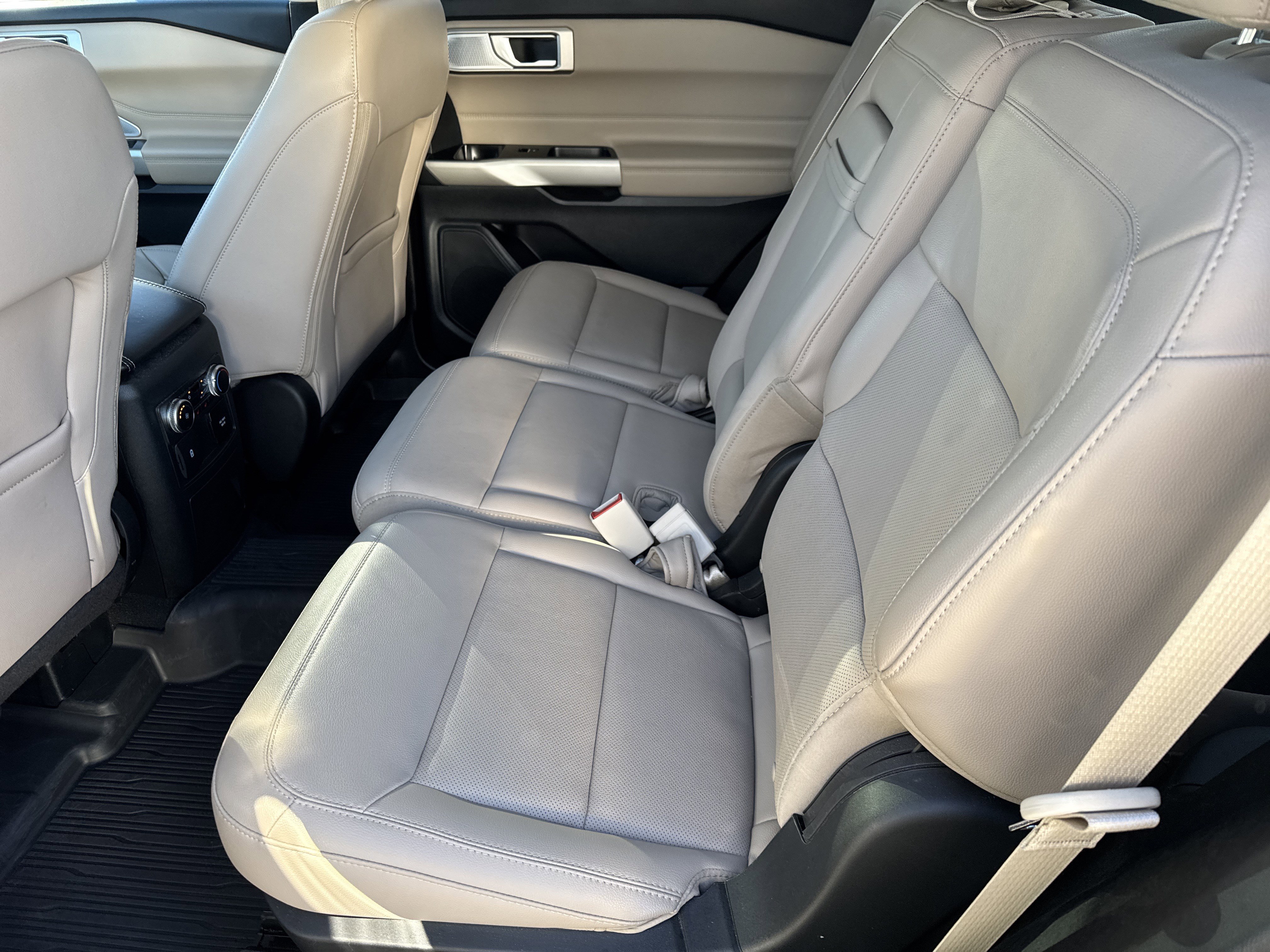 Used 2023 Ford Explorer Limited w/ Hybrid Equipment Group 310A image 11