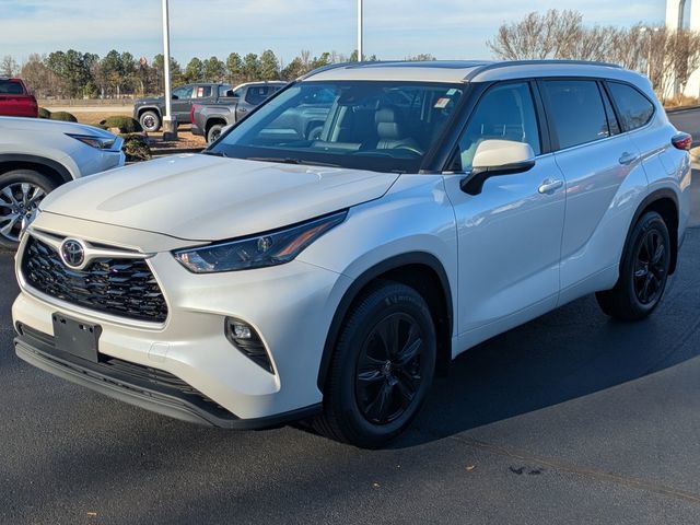 Used 2023 Toyota Highlander XLE image 8