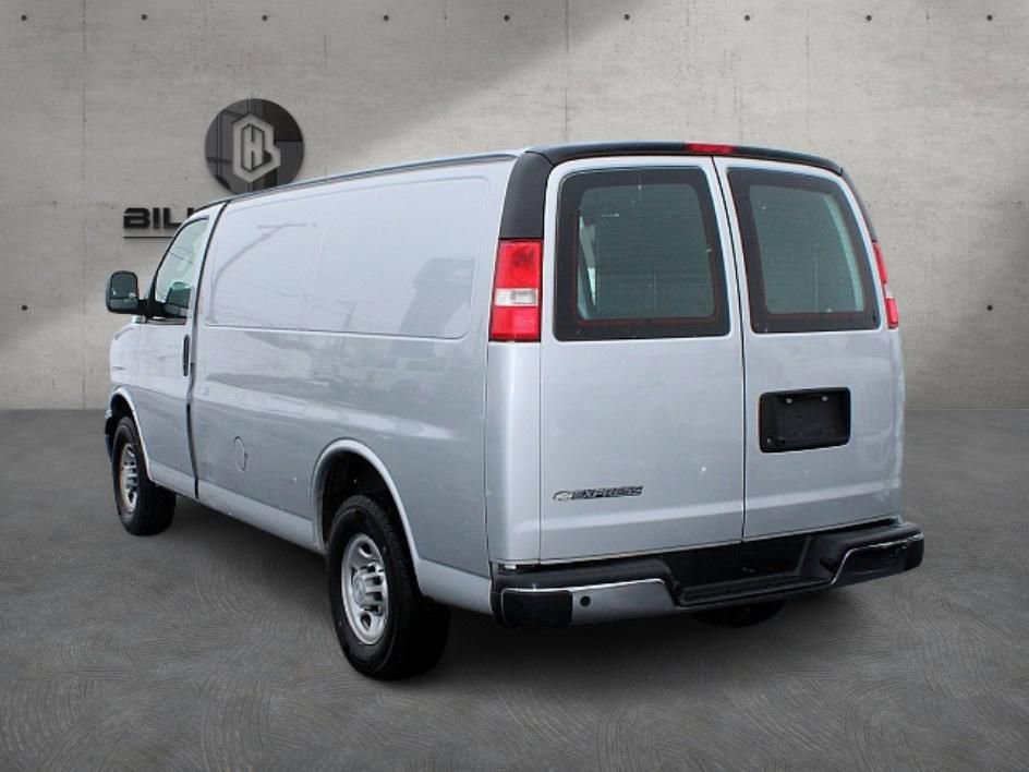 Used 2018 Chevrolet Express 2500 w/ Driver Convenience Package image 6