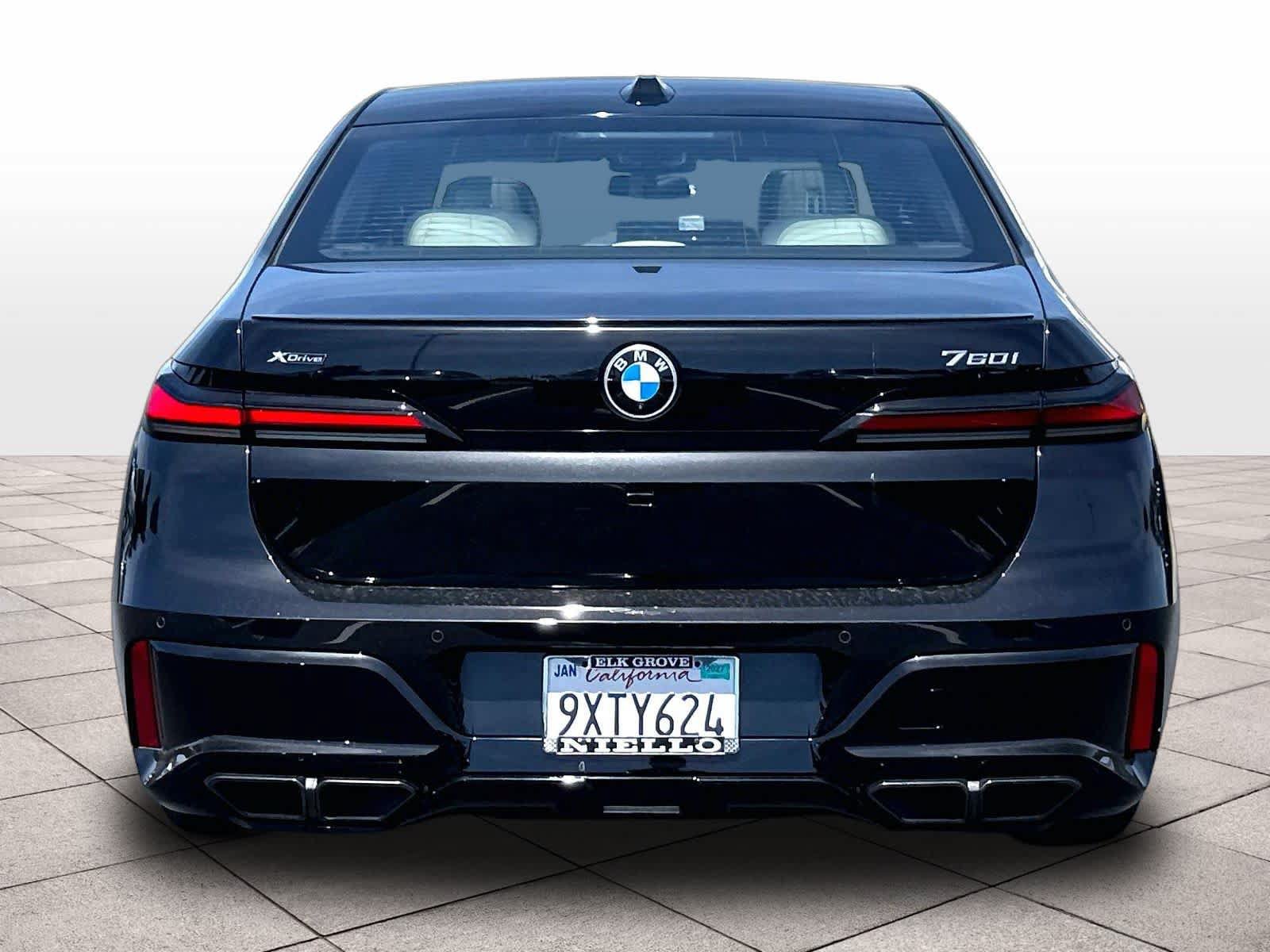 Used 2025 BMW 760i xDrive AWD/4WD image 8
