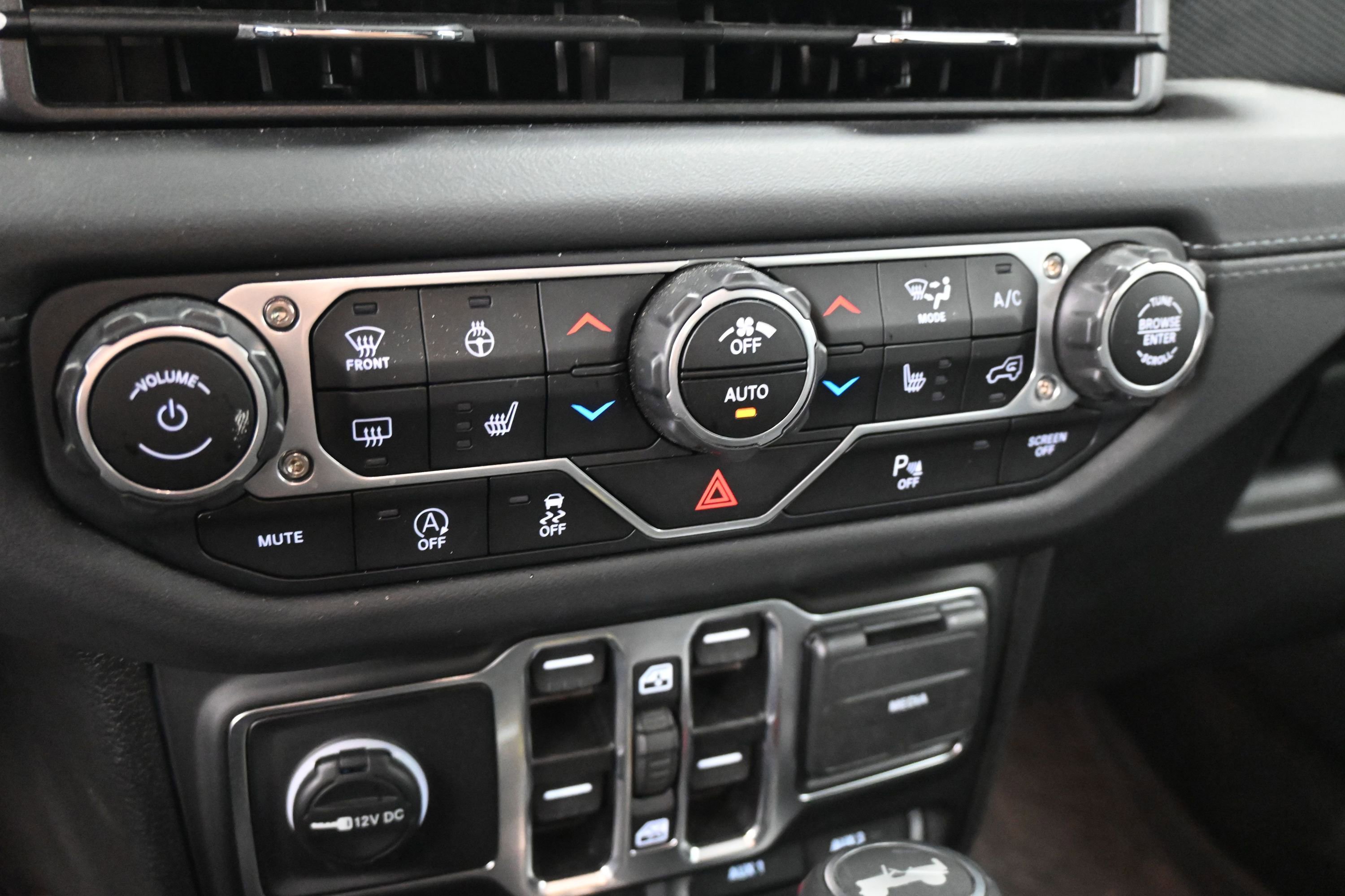 Used 2025 Jeep Wrangler Unlimited Rubicon AWD/4WD image 29