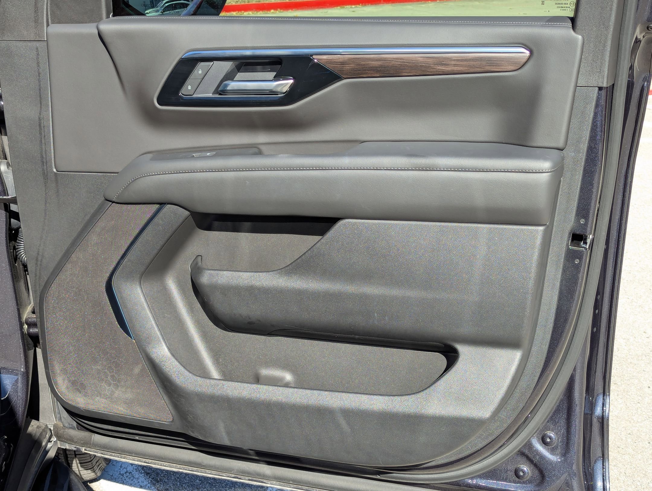 Used 2025 Chevrolet Tahoe LT image 28