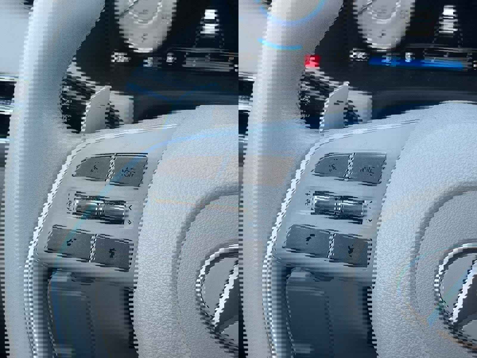 Used 2023 Hyundai Palisade Limited w/ Winter Package image 34