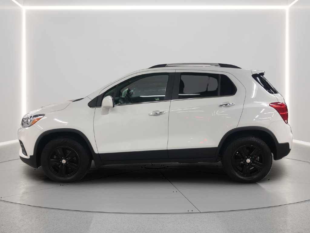Used 2020 Chevrolet Trax LT w/ LT Convenience Package AWD/4WD image 3