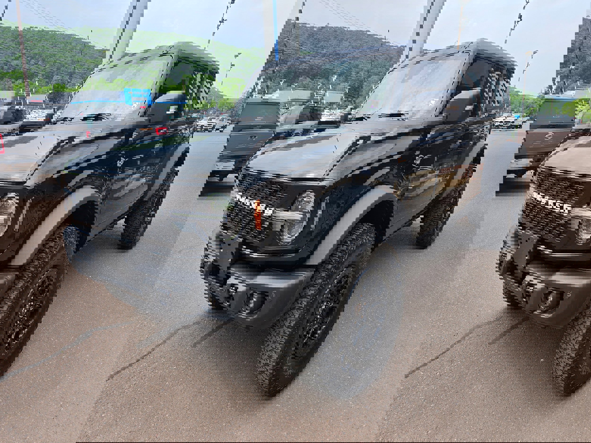 Used 2023 Ford Bronco Wildtrak image 3