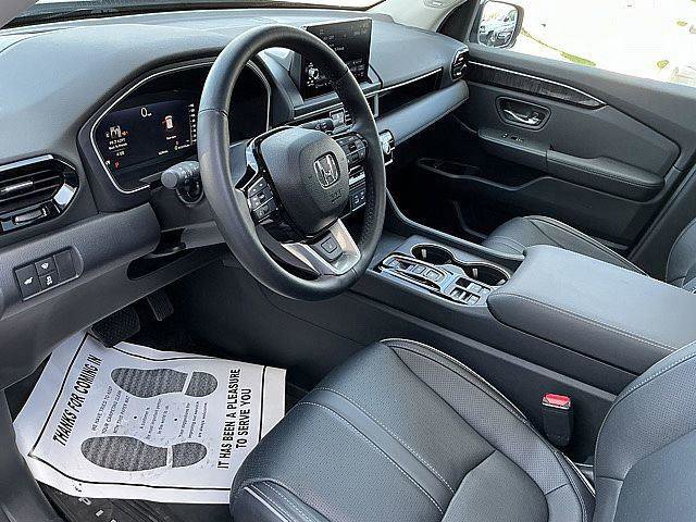 Used 2025 Honda Pilot Elite image 16