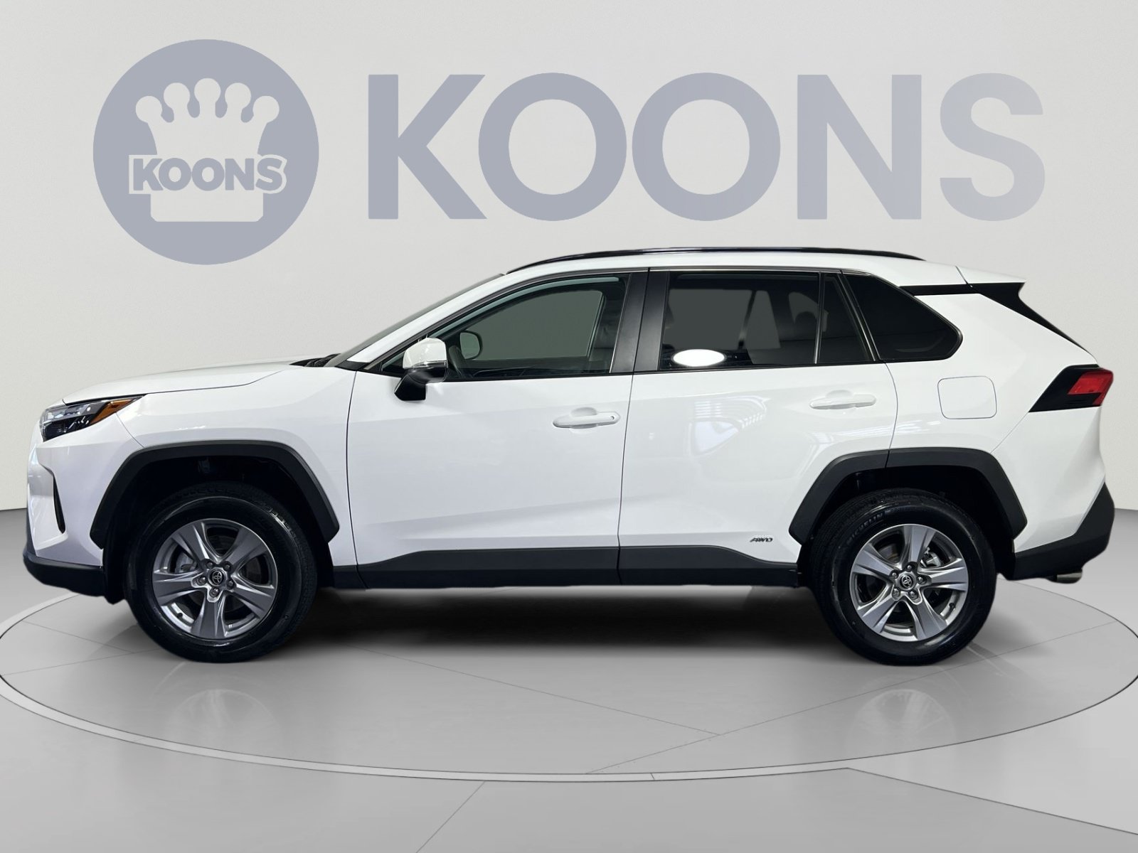 Used 2025 Toyota RAV4 XLE AWD/4WD image 2