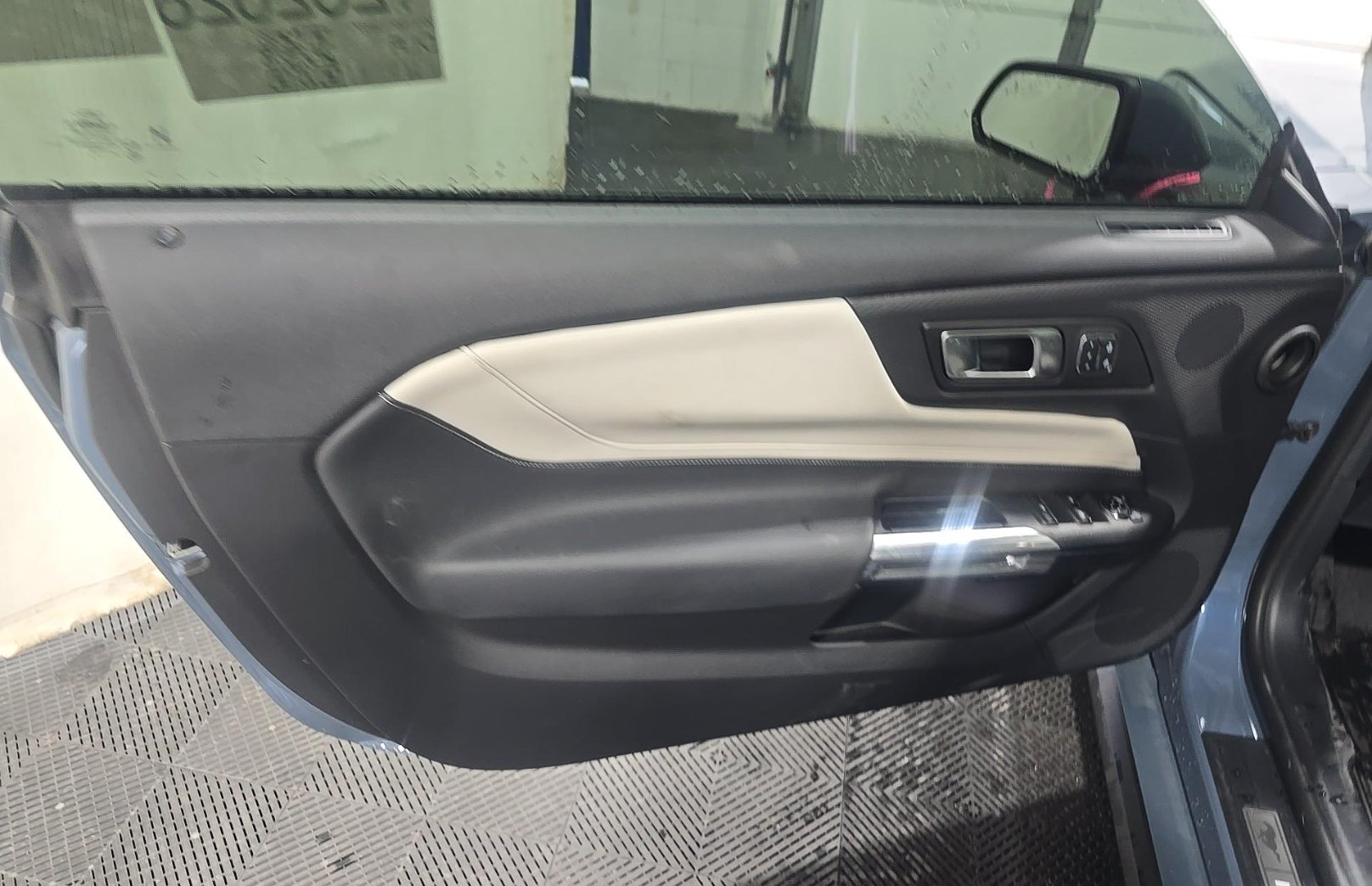 Used 2025 Ford Mustang Premium RWD image 9