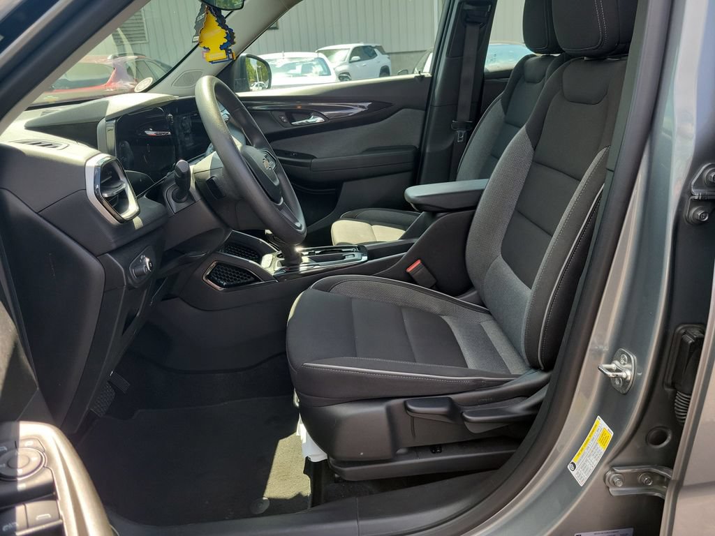 Used 2025 Chevrolet TrailBlazer LS w/ LS Confidence Package FWD image 20