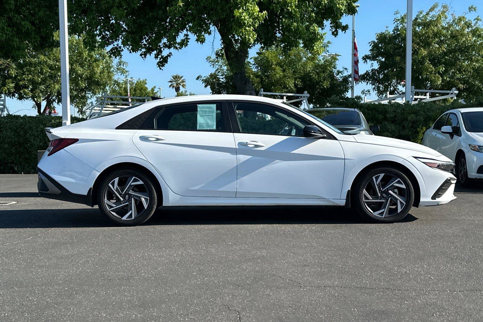 Used 2025 Hyundai Elantra Sport FWD image 2