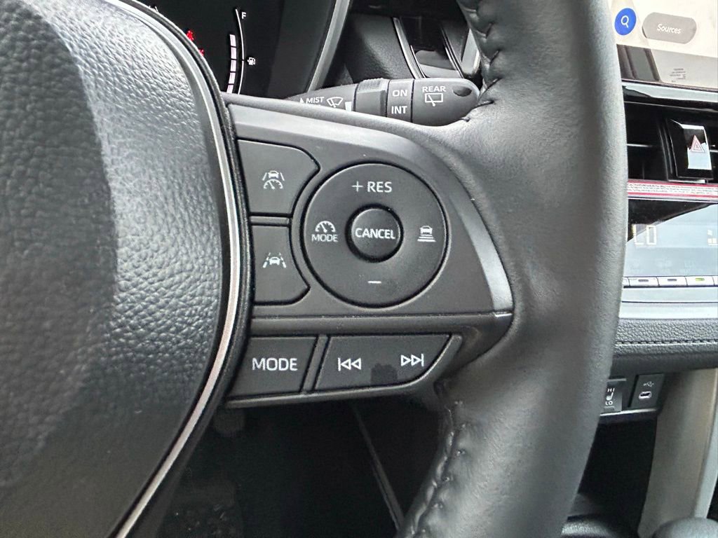 Used 2025 Toyota Corolla Cross XLE image 19