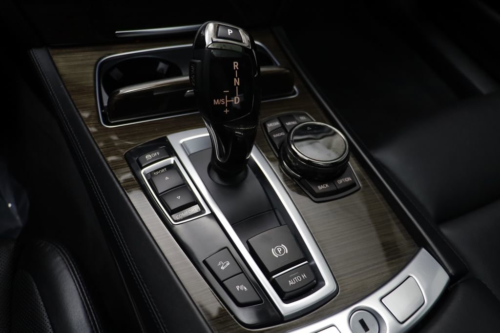 Used 2014 BMW 750i xDrive image 13