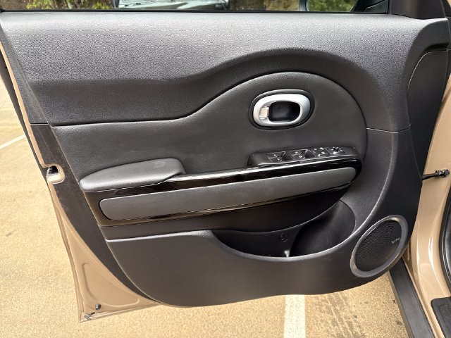 Used 2015 Kia Soul + w/ Primo Package FWD image 15