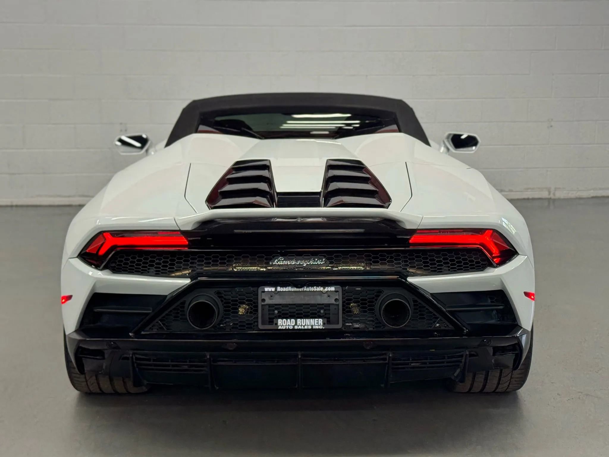 Used 2020 Lamborghini Huracan EVO image 13