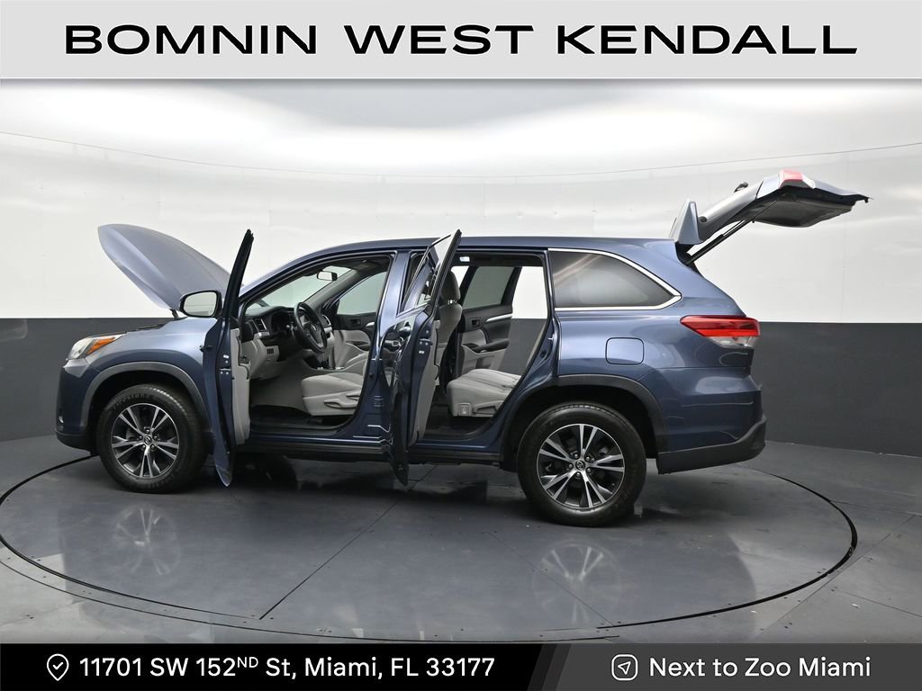 Used 2018 Toyota Highlander LE image 31