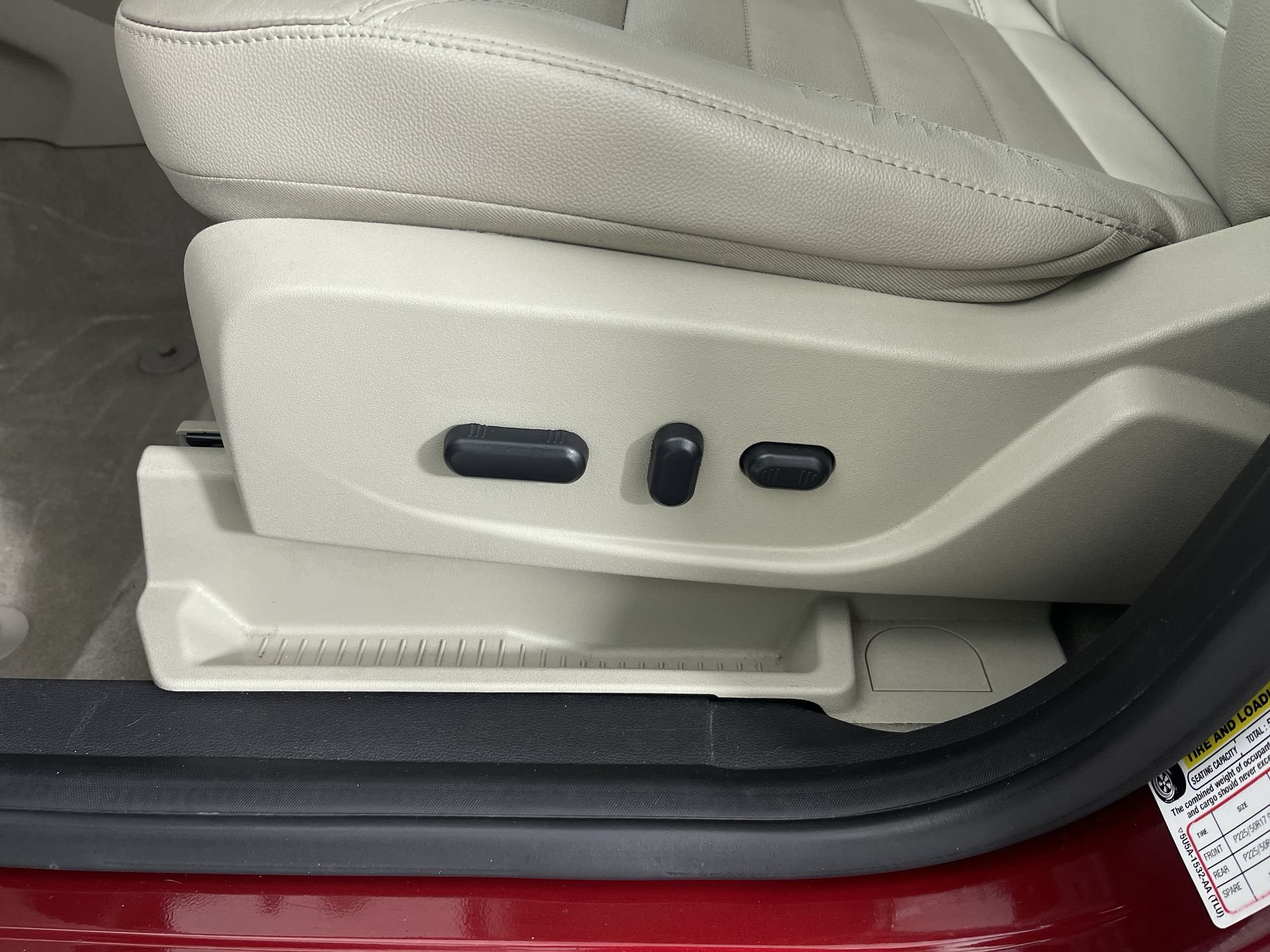 Used 2013 Ford C-MAX Energi SEL FWD image 13